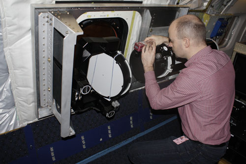 Installation of the CEFIR instrument in the NASA DC-8 scientific aircraft